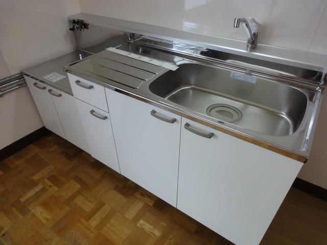 2LDK Apartment for Rent in Ishikari, Hokkaido - 40,000 Yen - Thumbnail 3