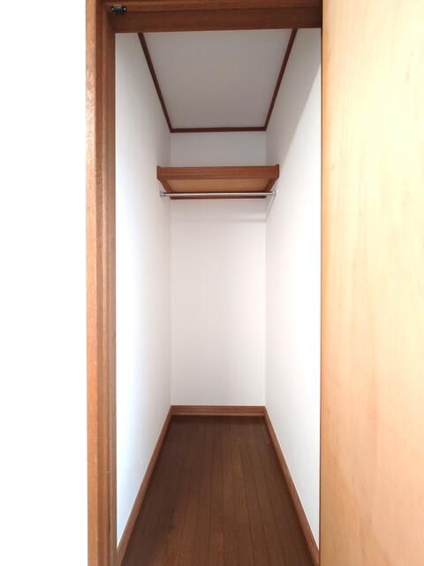 1LDK Apartment for Rent in Quiet Tonden, Sapporo with Free Parking - Thumbnail 3