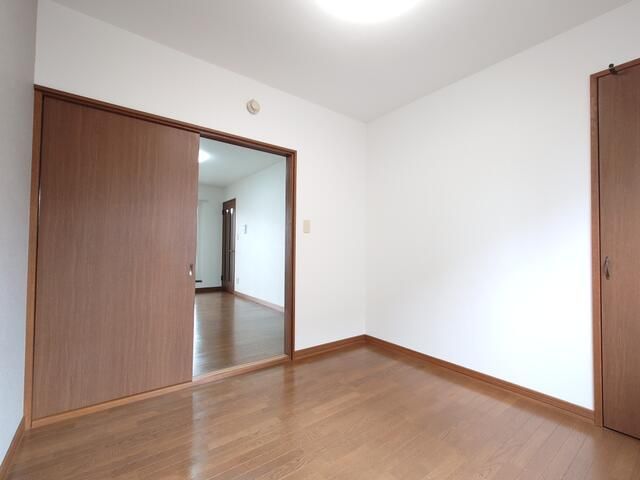 1LDK Apartment for Rent in Quiet Tonden, Sapporo with Free Parking - Thumbnail 2