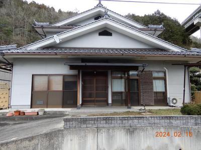 Spacious 6-Bedroom House in Kisa-cho, Miyoshi - 165.80m² Living Space — Image 1, Miyoshi, Hiroshima