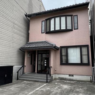 Spacious 3K House with Former Clinic in Oyabe City — Image 1, Oyabe, Toyama