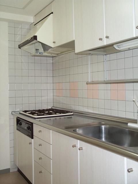 3LDK Apartment for Rent in Central Sapporo, Near Nishi 18-chome Station - Thumbnail 2