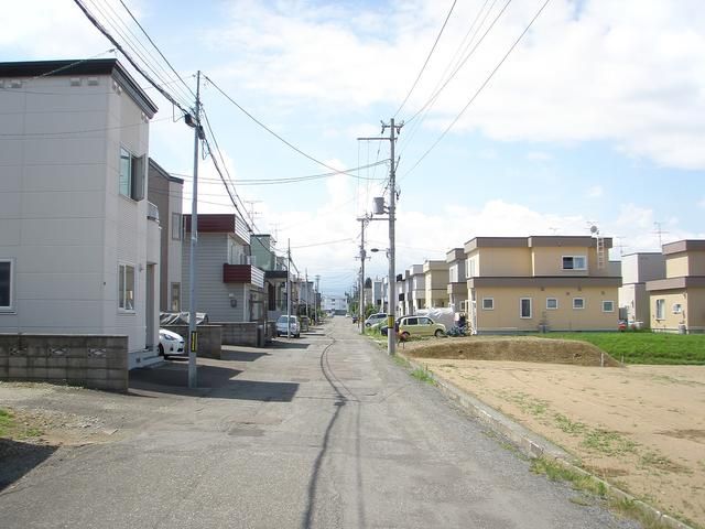 3LDK House for Rent in Quiet Sapporo Neighborhood with 2 Parking - Thumbnail 3