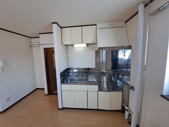 1DK Apartment for Rent in Takikawa, Hokkaido with Parking - Image 1