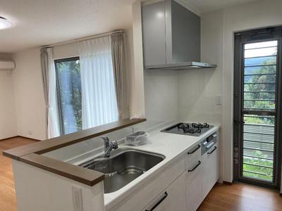 New 2LDK House in Ohito, Izu no Kuni - Modern Living with Mountain Views — Image 2, Izunokuni, Shizuoka