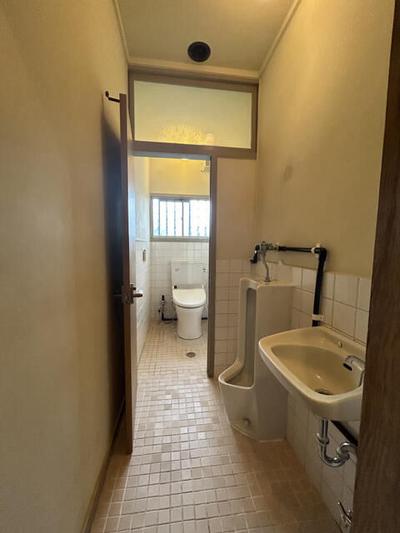 Spacious Single-Story Home in Niihama City - 199 Tsubo Land — Image 2, Niihama, Ehime