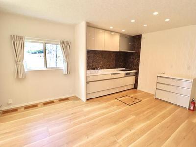 Modern 4LDK House in Satsumasendai with Solar Power System — Image 4, Satsumasendai, Kagoshima