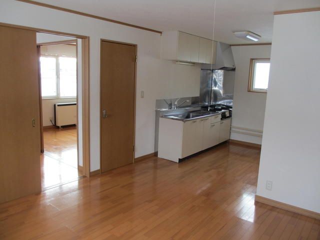 2LDK Apartment for Rent in Nayoro, Hokkaido - Yellow Heights 102 - Thumbnail 2