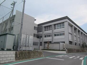 [Hatomark Site] 4LDK Used Detached House in Uehara-cho, Tobe-cho, Iyo-gun, Ehime Prefecture — Image 1, Tobe, Ehime