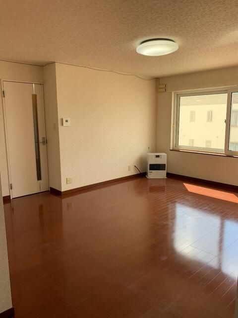 2LDK Apartment for Rent in Takikawa, Hokkaido with Parking - Thumbnail 3