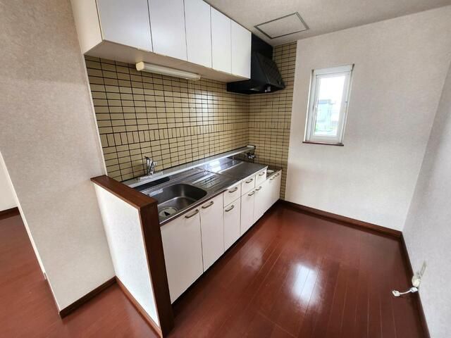 2LDK Apartment for Rent in Takikawa, Hokkaido with Parking - Thumbnail 2
