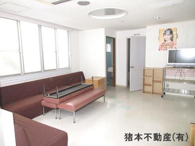 Spacious Two-Story Home in Komatsushima - Near Station and Amenities — Image 2, Komatsushima, Tokushima
