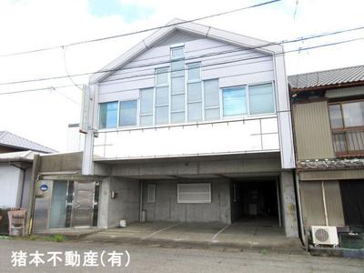 Spacious Two-Story Home in Komatsushima - Near Station and Amenities — Image 1, Komatsushima, Tokushima