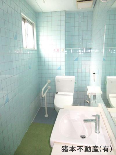 Spacious Two-Story Home in Komatsushima - Near Station and Amenities — Image 4, Komatsushima, Tokushima