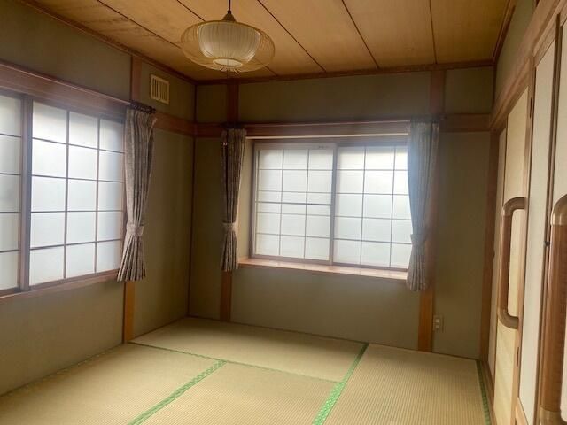 5LDK House for Rent in Sapporo's Kiyota Ward with Basement and Garden - Thumbnail 4