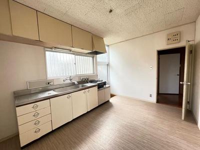 4SK House for Sale in Hakozukuri, Hannan City - Investment Property — Image 2, Hannan, Osaka