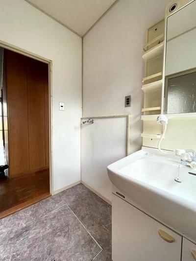 4SK House for Sale in Hakozukuri, Hannan City - Investment Property — Image 4, Hannan, Osaka