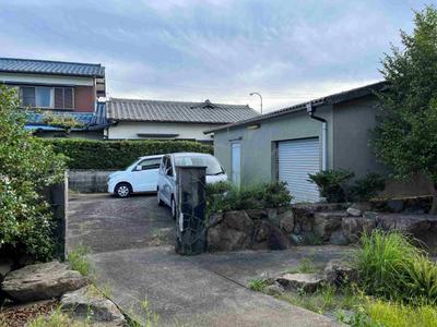 Spacious 6DK House in Higashikagawa with Large Land Plot — Image 1, Higashikagawa, Kagawa