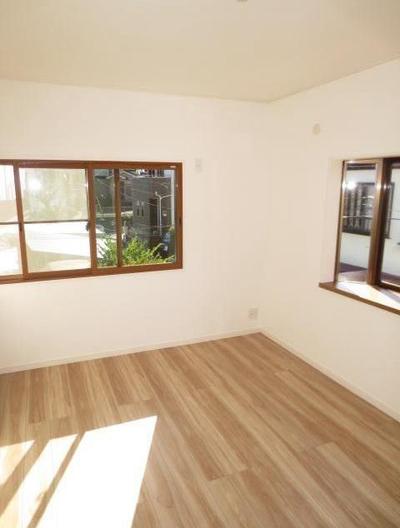 Renovated 3LDK House in Totsuka, Yokohama - Corner Plot with Parking — Image 3, Totsuka, Kanagawa