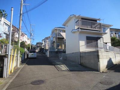 Renovated 3LDK House in Totsuka, Yokohama - Corner Plot with Parking — Image 1, Totsuka, Kanagawa