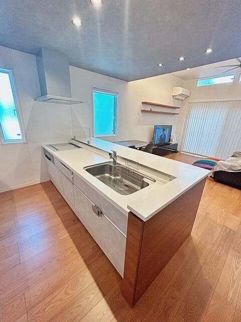 Modern 4LDK Home in Kitakyushu with Theater Room - Thumbnail 2