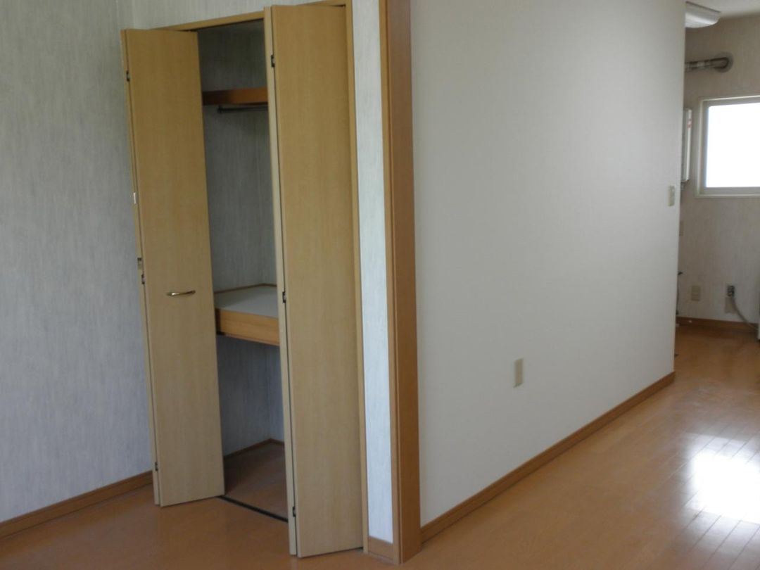 1K Apartment for Rent in Takikawa, Hokkaido - 30 sqm, Free Parking - Thumbnail 2