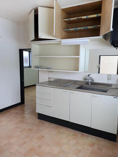 Spacious 9DK House in Uozu City - 532m² Plot — Image 2, Uozu, Toyama