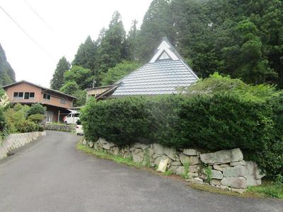 Traditional Mountain House with Large Land Plot in Maniwa, Okayama — Image 2, Maniwa, Okayama