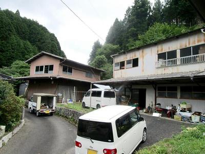 Traditional Mountain House with Large Land Plot in Maniwa, Okayama — Image 3, Maniwa, Okayama
