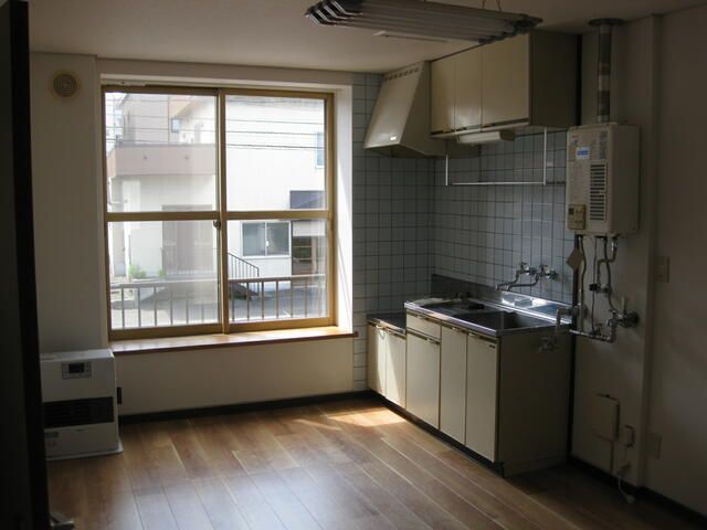 1LDK Apartment for Rent near Shindō-Higashi Station, Sapporo - Thumbnail 3