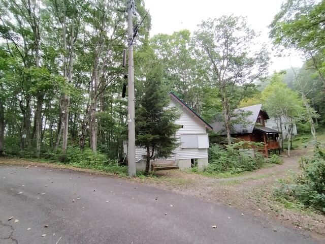 Secluded Land in Nojiriko Green Town, Nagano - 408 sqm Forest Plot - Thumbnail 3