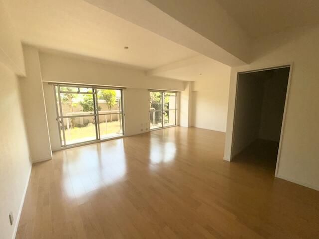 Renovated 3LDK Apartment with Private Garden in Matsubara, Osaka - Thumbnail 3