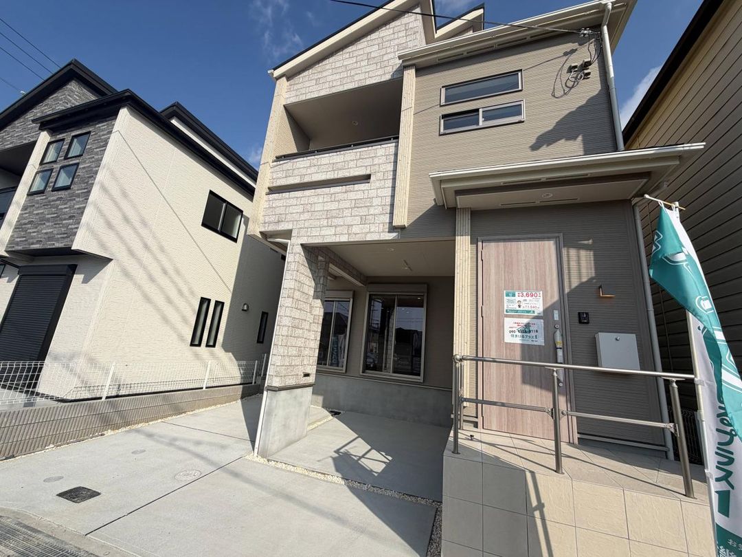 New 4LDK Detached House in Hirakata, Osaka - ZEH Certified - Image 1