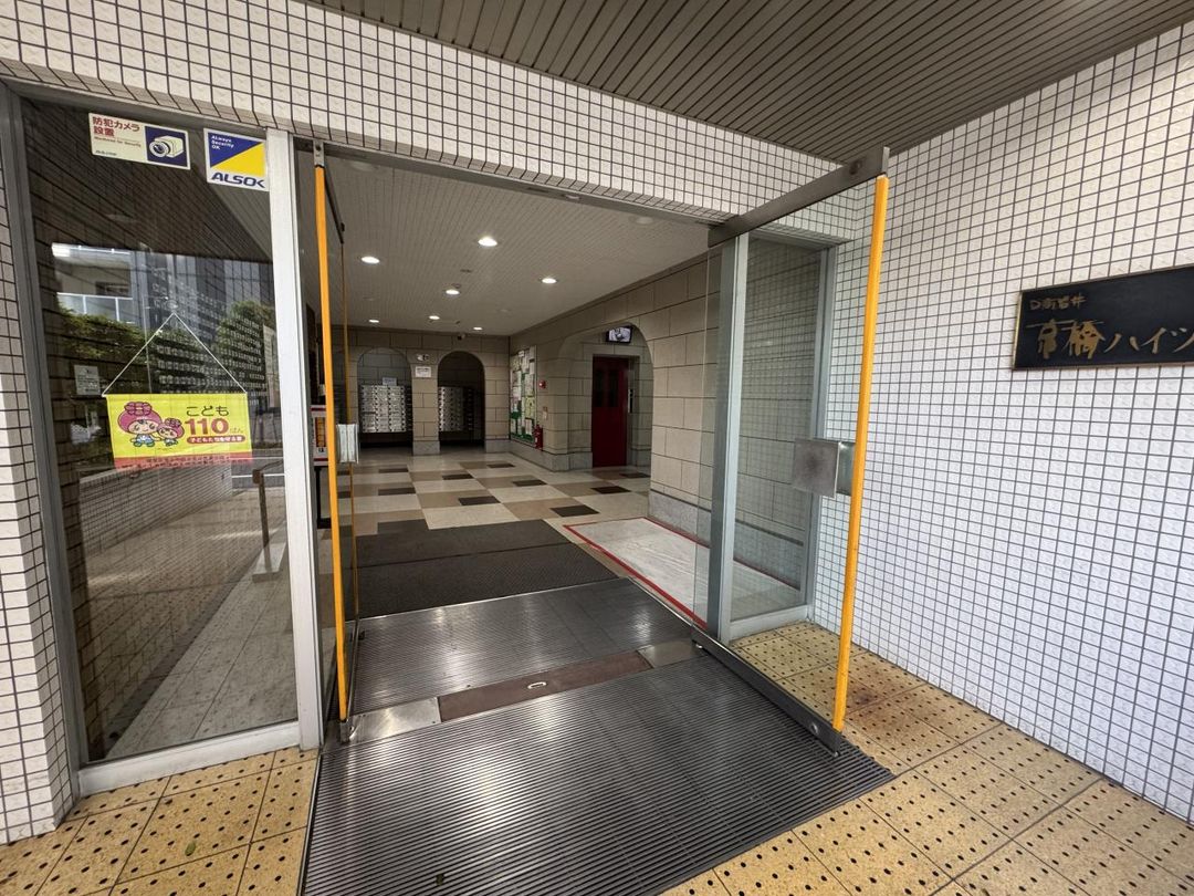 Renovated 3LDK Apartment in Osaka Joto Ward | Southern Balcony - Thumbnail 3