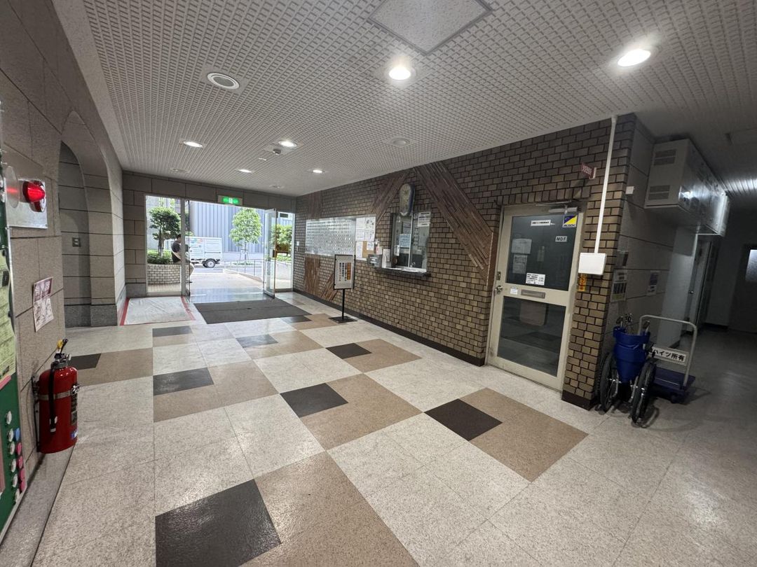 Renovated 3LDK Apartment in Osaka Joto Ward | Southern Balcony - Thumbnail 2