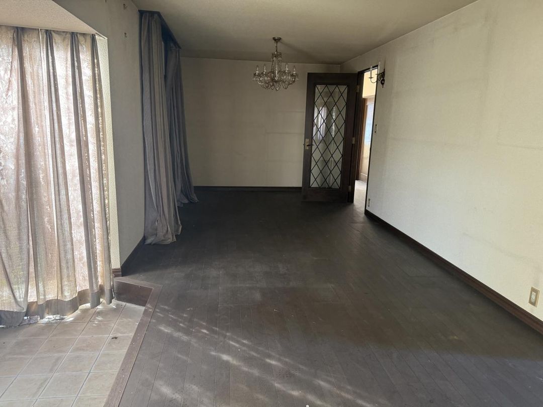 2LDK Detached House for Sale in Hannan City, Osaka - Thumbnail 3