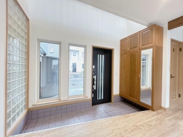 Renovated 3LDK House in Tomakomai, Hokkaido with 2-Car Garage - Thumbnail 3