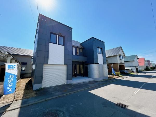 Renovated 3LDK House in Tomakomai, Hokkaido with 2-Car Garage - Thumbnail 2