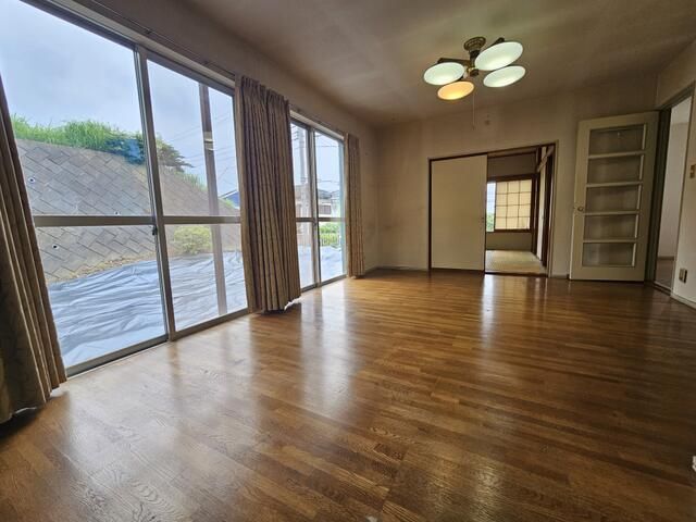 3LDK House with Garden & Garage in Miura, Kanagawa - Thumbnail 3