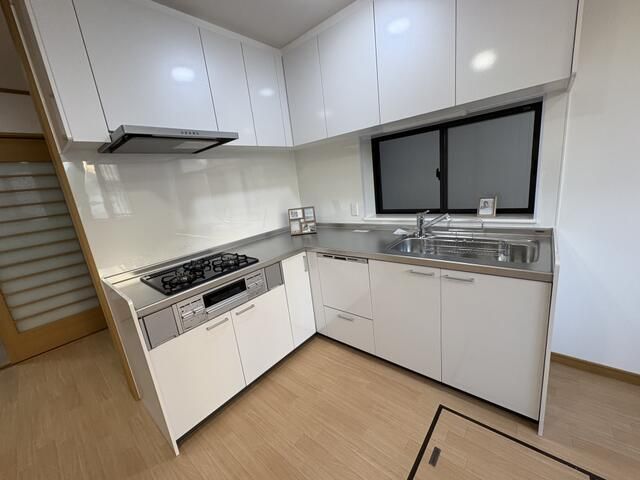 Renovated 3LDK House with Home Elevator in Osaka - Thumbnail 4