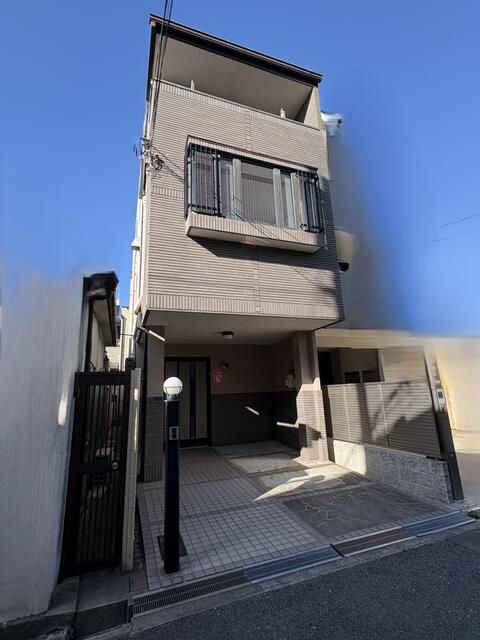 Renovated 3LDK House with Home Elevator in Osaka - Image 1