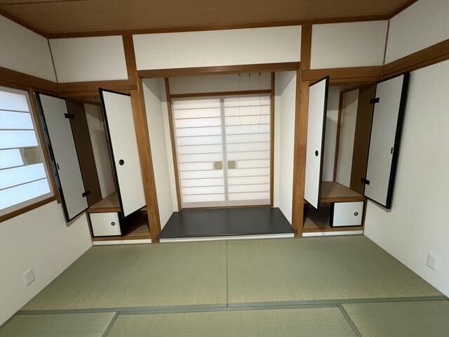 Renovated 3LDK House with Home Elevator in Osaka - Thumbnail 3