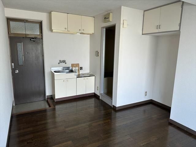 Affordable 1R Apartment near Teppocho Station, Matsuyama - Thumbnail 4