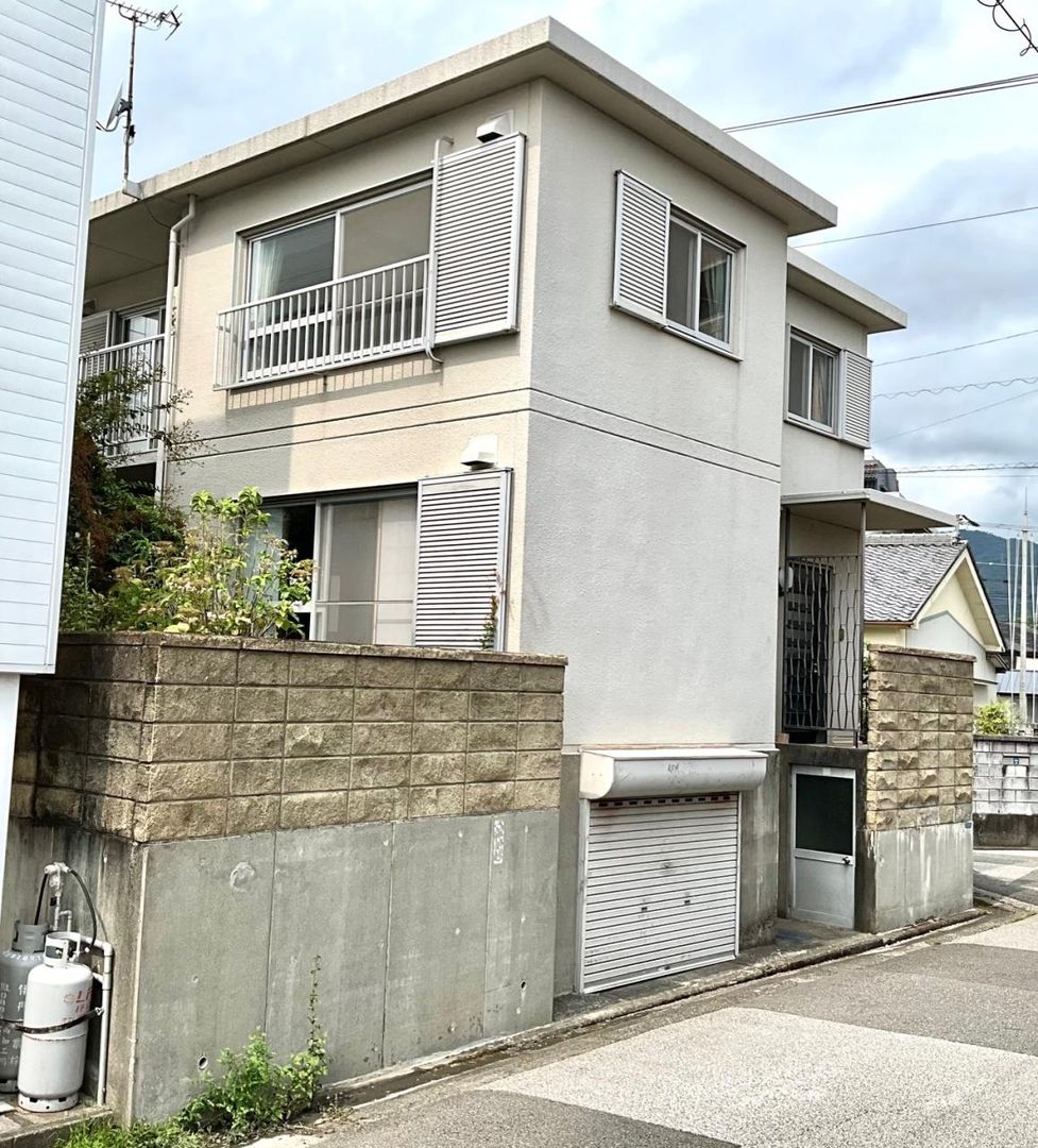 Spacious 6K Reinforced Concrete Home Near Kochi Station - Thumbnail 2