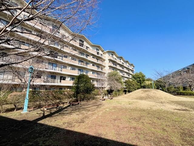 4LDK Corner Apartment for Sale in Ryugasaki, Ibaraki - Image 1