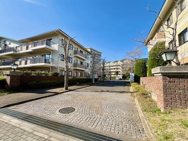 4LDK Corner Apartment for Sale in Ryugasaki, Ibaraki - Thumbnail 2