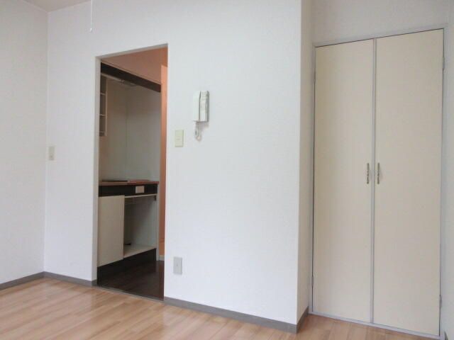 Women-Only 1K Apartment for Rent near Shobuike Station, Nara - Thumbnail 3
