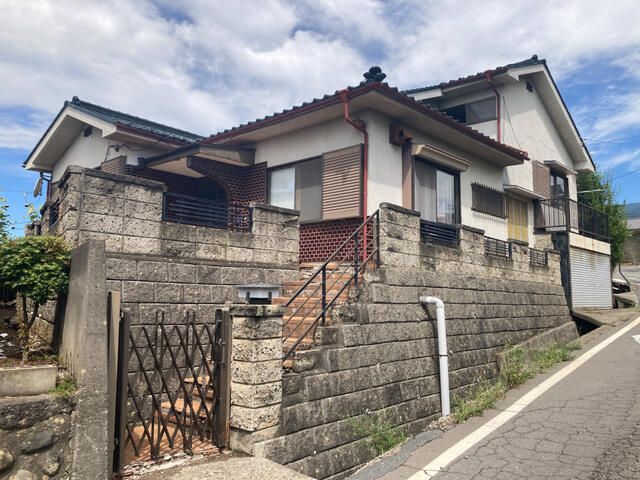 Unique 2LDK Single-Story Home with Underground Garage in Komoro - Thumbnail 2