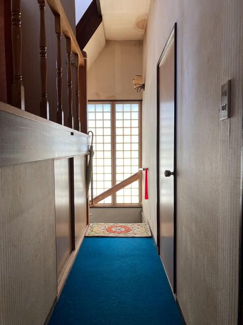 Unique 2LDK Single-Story Home with Underground Garage in Komoro - Thumbnail 3