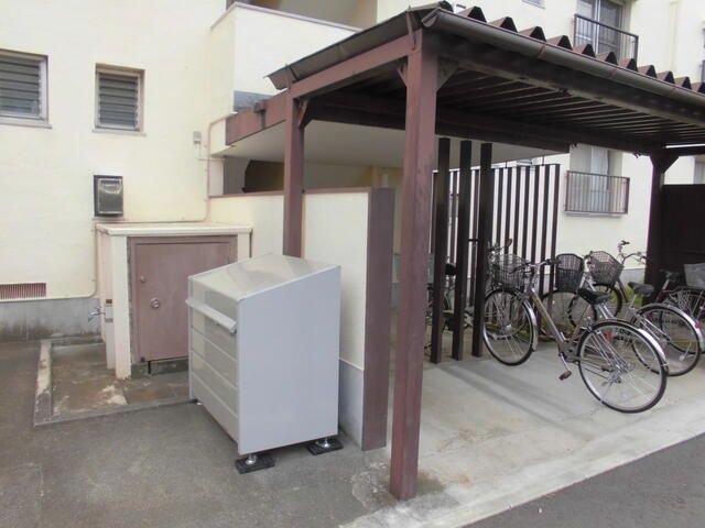 2LDK Apartment for Sale in Takiyama Danchi, Higashikurume - Thumbnail 4